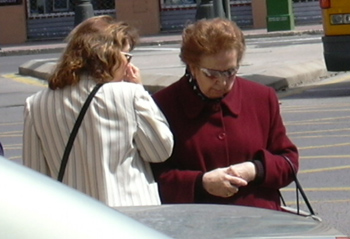 anciana en la calle
