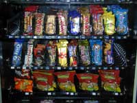 Máquina expendedora de snacks y galletas
